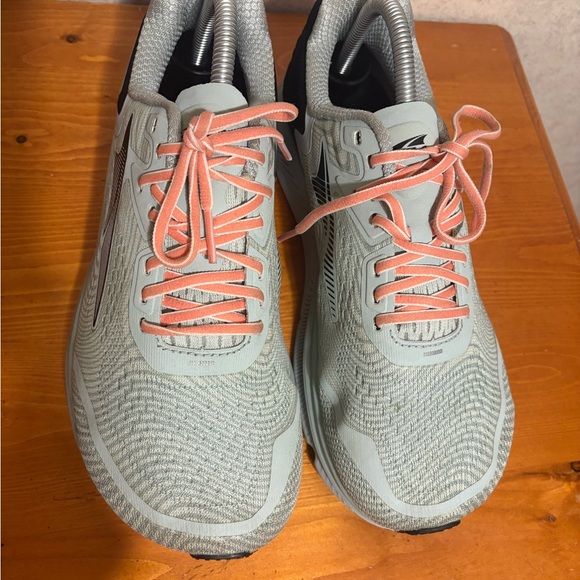 Altra Torin 5 Green Running Shoes with Coral Accents Women’s size 9 - Picture 2 of 10